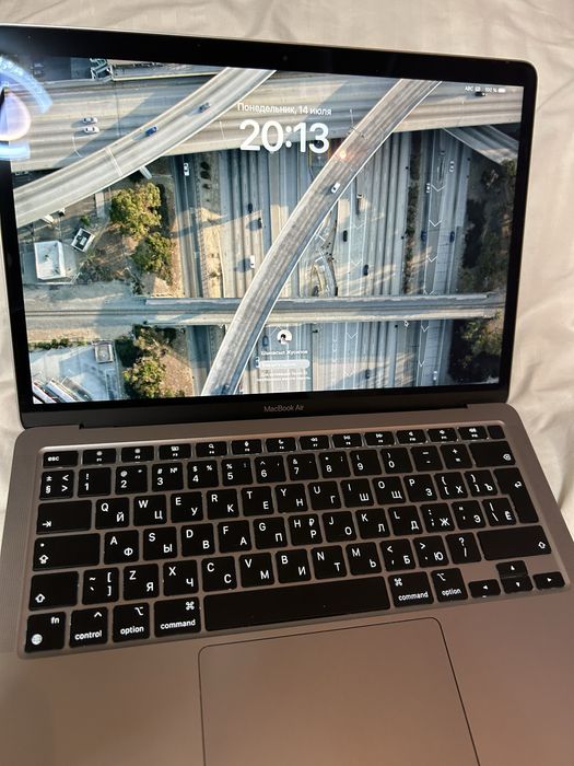 Продаю Mackbook M1 8/256GB