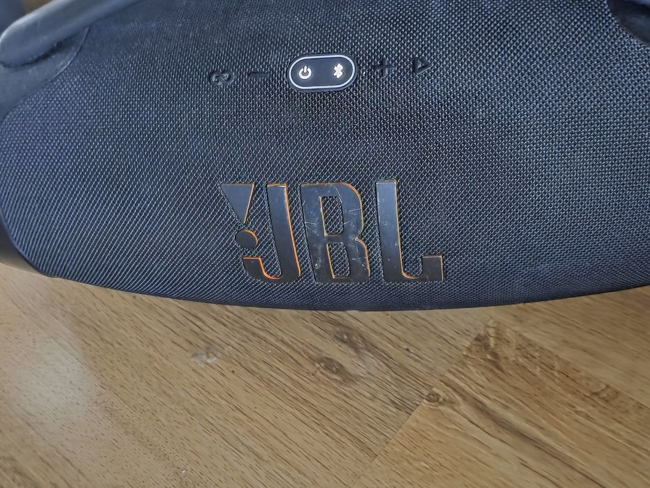 Продавам JBL boombox 3