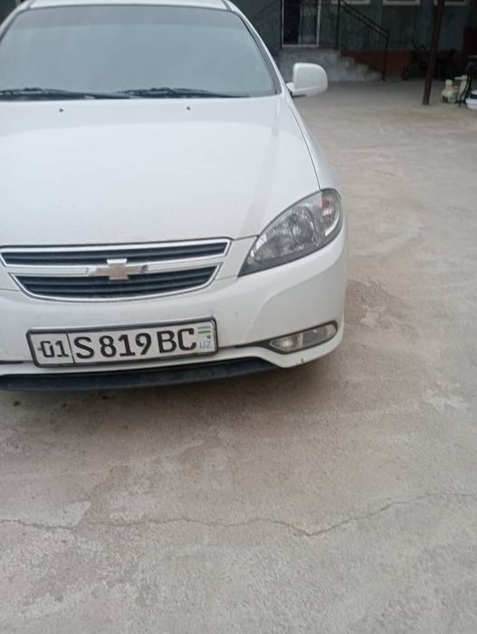 Mashina sotiladi xolati yaxshi