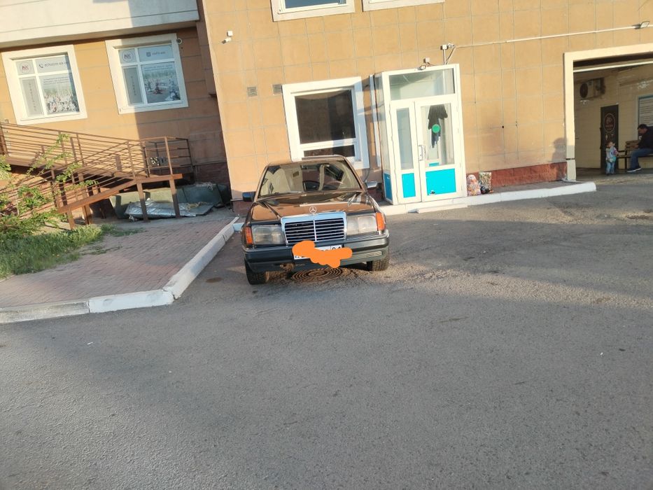 Мерсадес е230 124