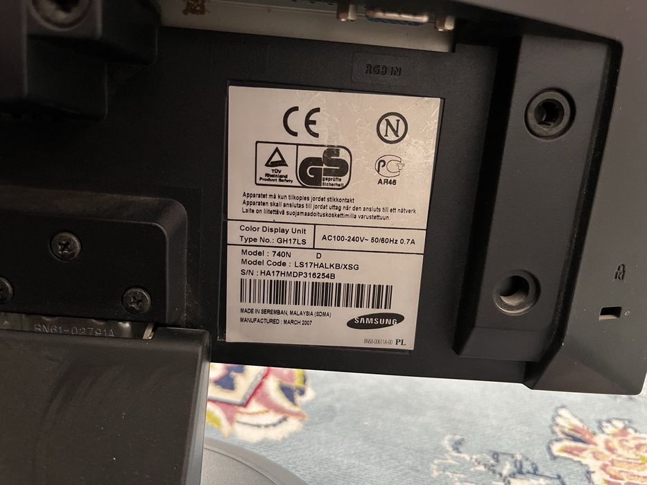 Продается манитор с шнуром