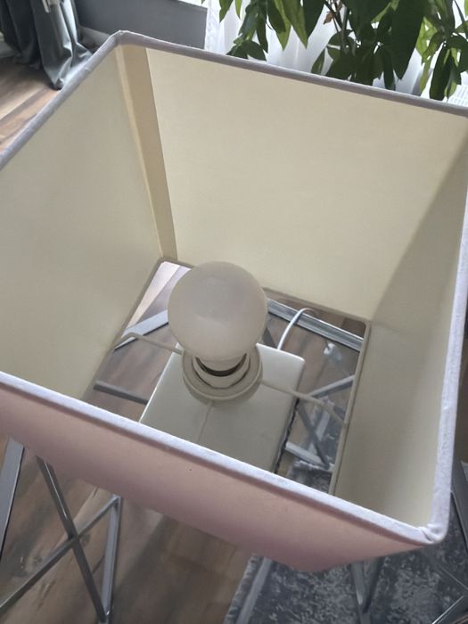 Veioză albă cu argintiu – elegantă, design modern