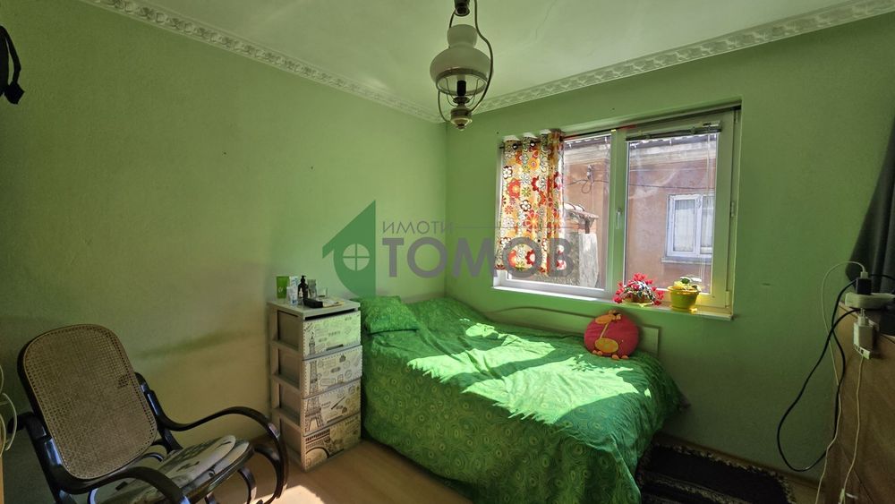 Двуетажна монолитна къща в район Широк Център