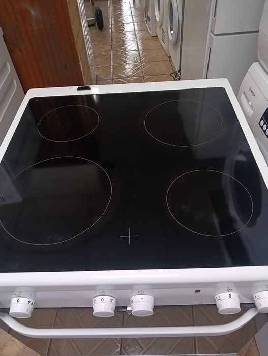 Свободно стояща печка с керамичен плот Voss 2 години Гаранция!