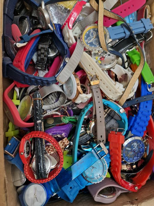 Lot 50 ceasuri vintage sau noi