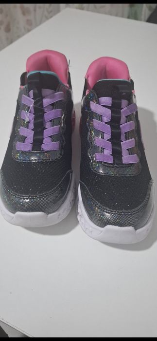Adidași skechers noi  fete mas 32