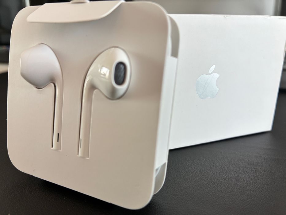 НОВИ Оригинални Apple Слушалки EarPods (Lightning Connector)