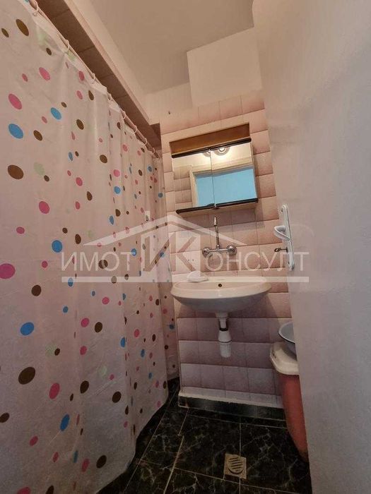 Дава се под наем Тристаен апартамент в Велико Търново, Колю Фичето - 60 кв.м за 255 € - Снимка #9