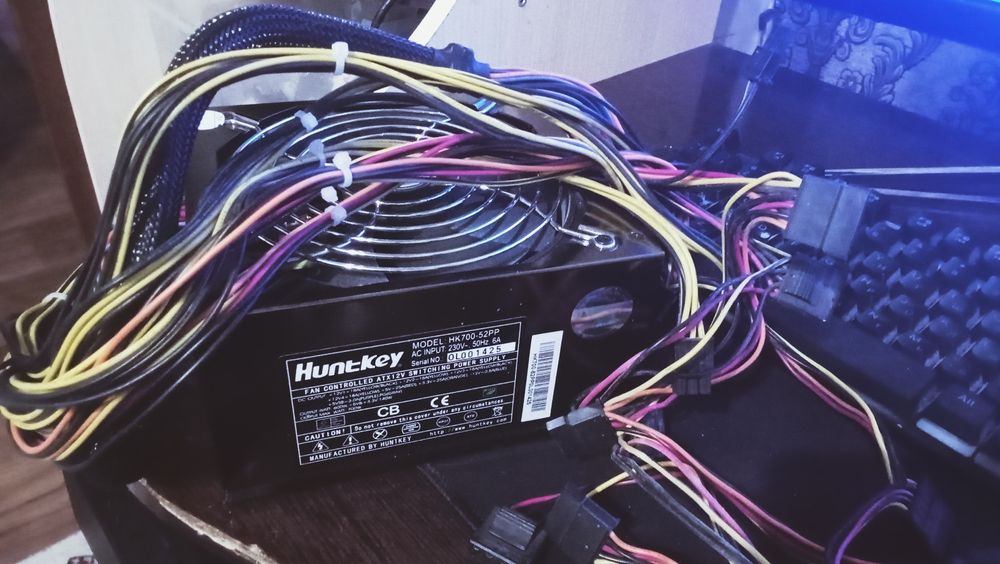 Блок питание Huntkey 700w