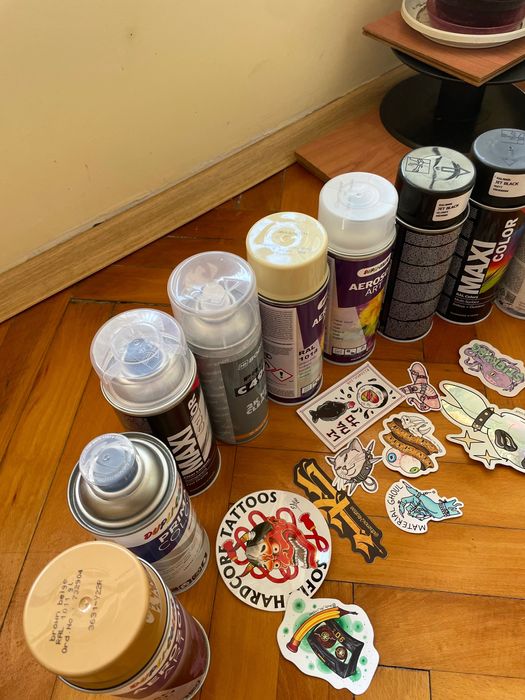 Спрей лак черен мат сребърен златен видове