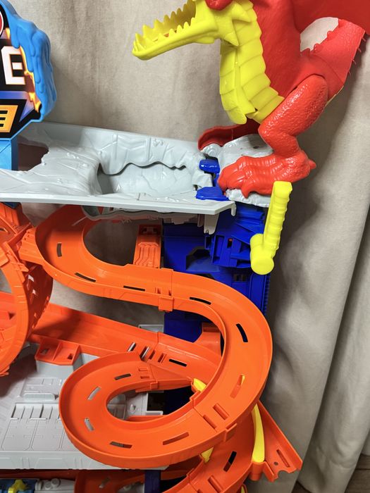 Продам Hot wheels Ultimate Garage