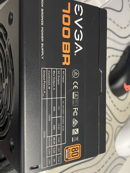 блок питания EVGA 700BR — 700W (80+ Bronze).