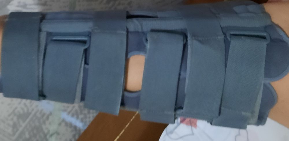 Продаю фиксатор для колен