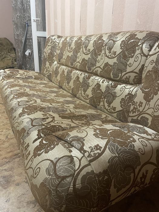 Диван с креслом в отличном состоянии
