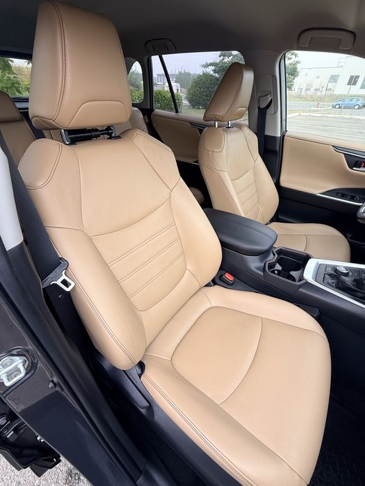 Toyota Rav 4 din 2020, Hibrid-Echipare Luxury. Pret 28500€ negociabil