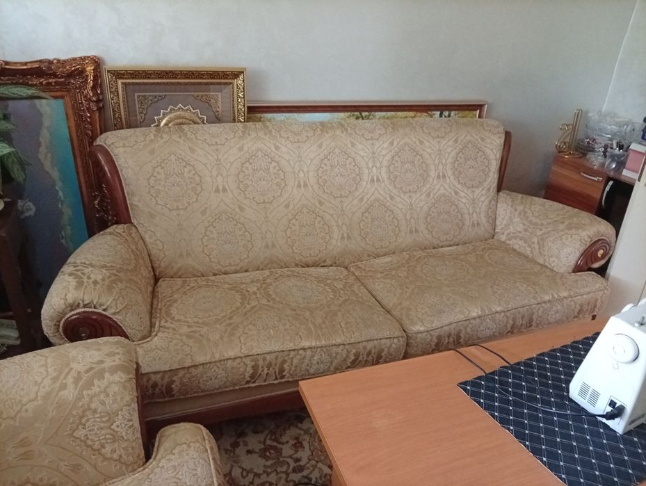 Комплект два дивана и кресло