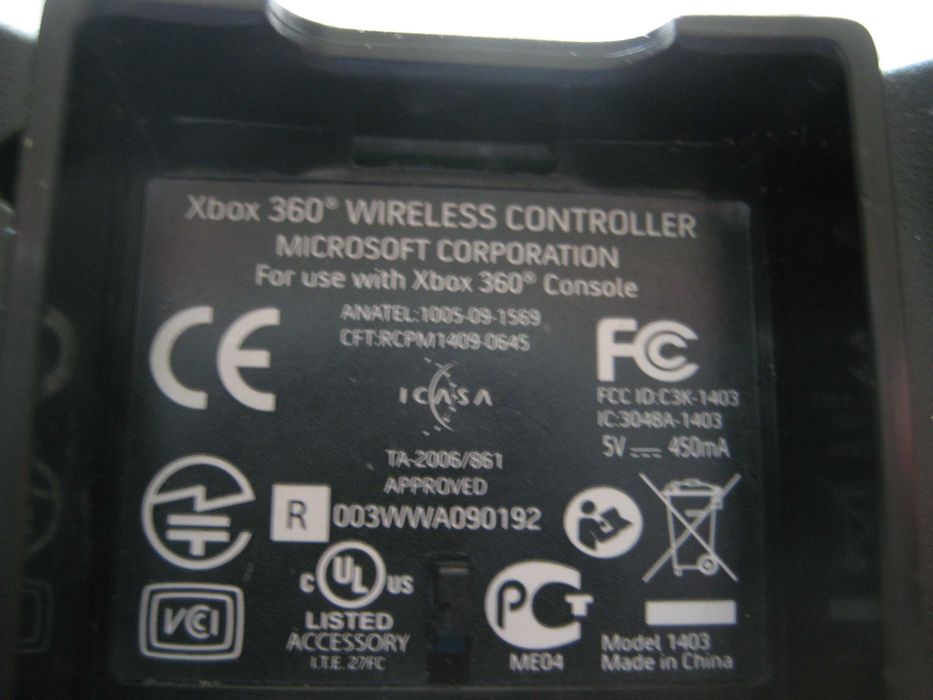 Продавам оригинален контролер за XBOX 360