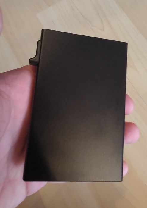 Cardholder Кртодържател. Метален Портфейл за карти, със защита от ска