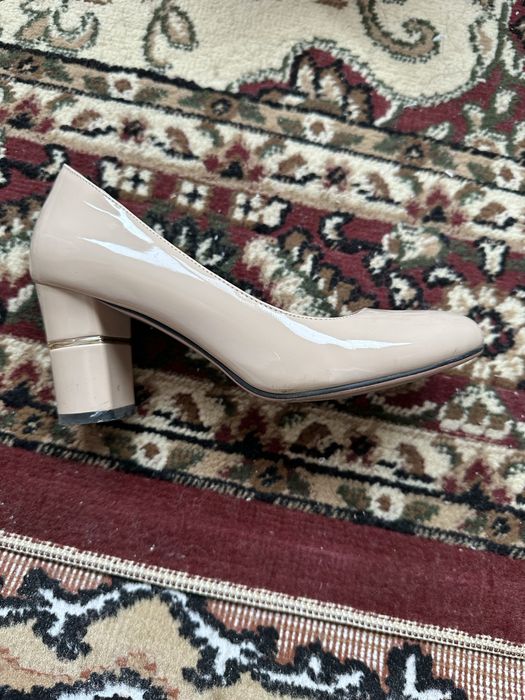 Продам туфли бежевые