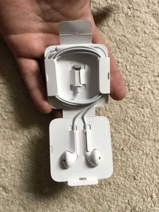 Casti alergare iPhone Apple lightning originale fabricate in Vietnam