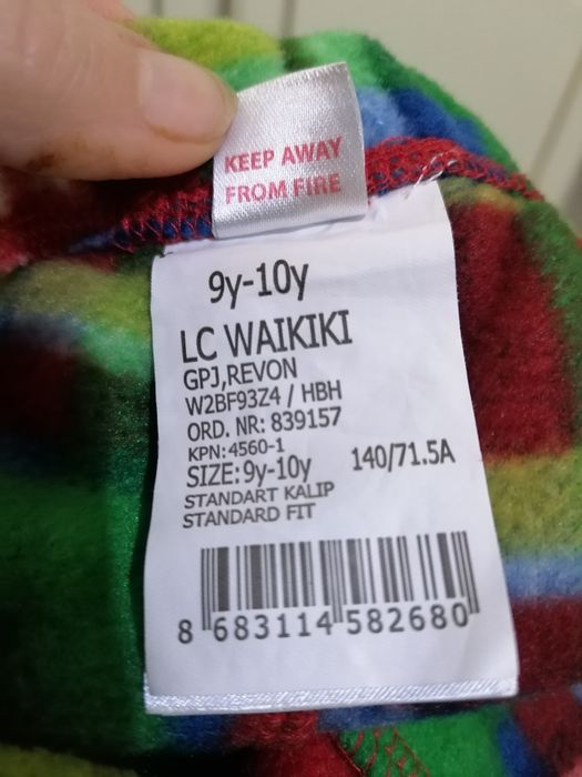 Vând pijamale pt fete