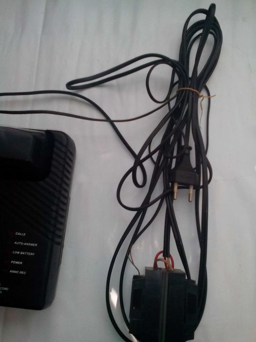 Стационарен цифров телефон със секретар