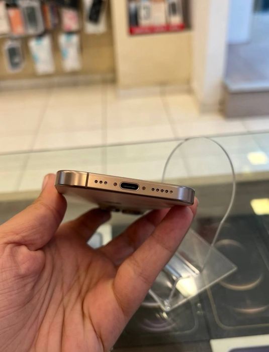 Iphone 16pro gold