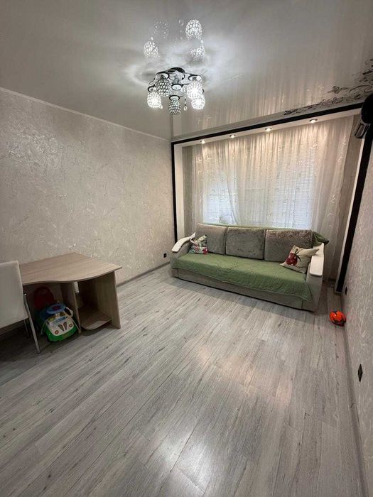 Продам  двух комнатную квартиру