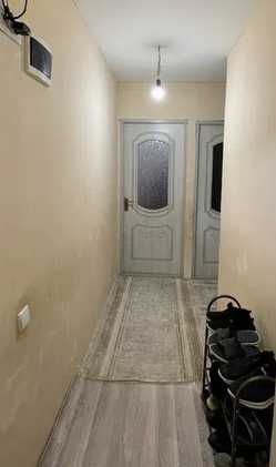 Продаю 3х комн  Чиланзар 25 кв-л кирпич 1 эт/5 эт дом 2х6