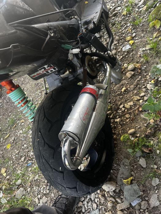 Scuter Yamaha aerox 50 racire pe apă