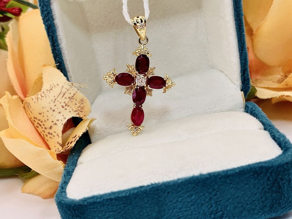 Дизайнерский золотой кулон – Христианский Крест с бриллиантами