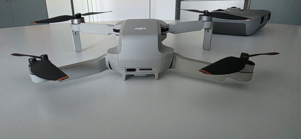 Vand Drona Dji Mini 2