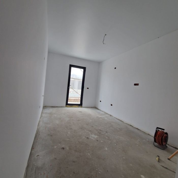 Casa de vânzare în lumina