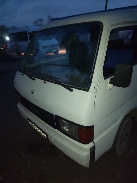 Мазда бонго продам срочно