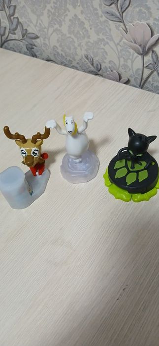 Очень много разных киндеров