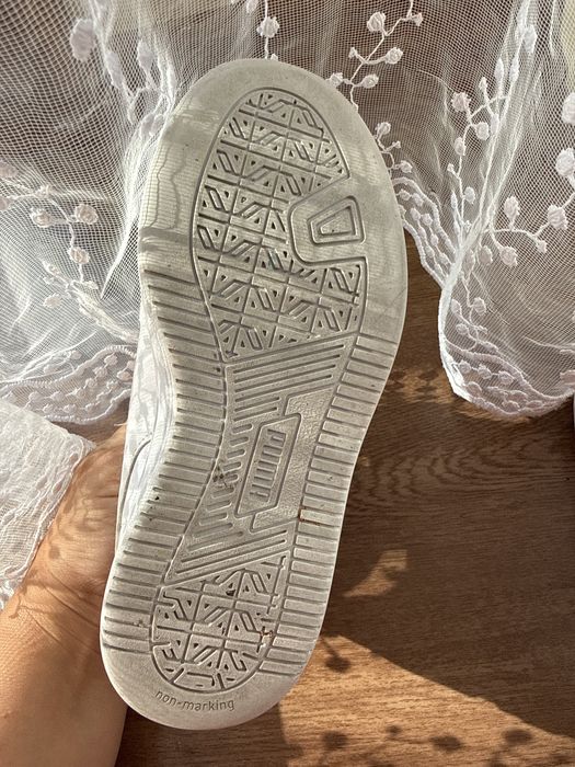 Продам кросрвки на девочку Puma