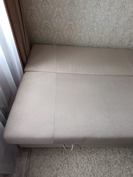 Продам тахту с двумя подушками