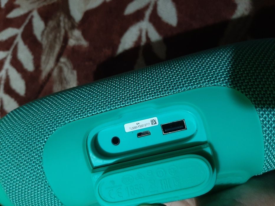 Vând lot pachet 4 Boxe JBL Defecte - Charge 3 x2, Charge 2, Flip 3  în stare bună