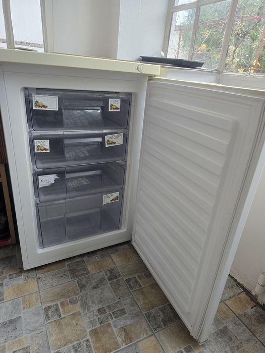 Lada frigorifica congelator whirpool