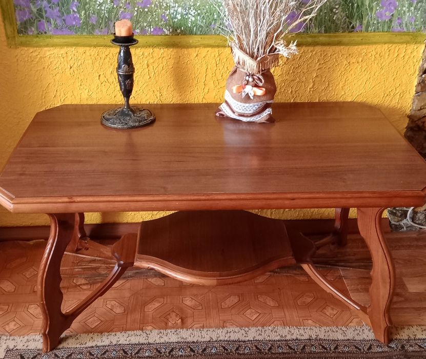 Прекрасный стол ,дерево листайте карусель