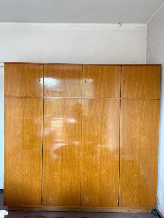 Четирикрилен гардероб с надстройка от 80- те – много запазен и изгоден