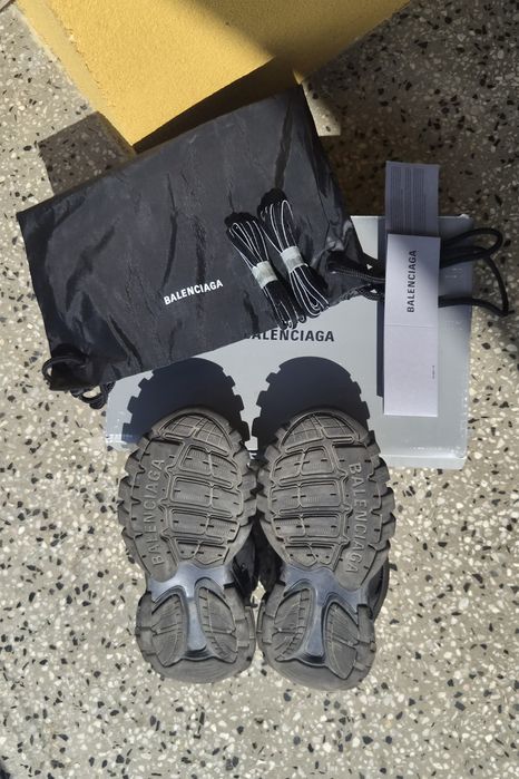 Balenciaga track  42