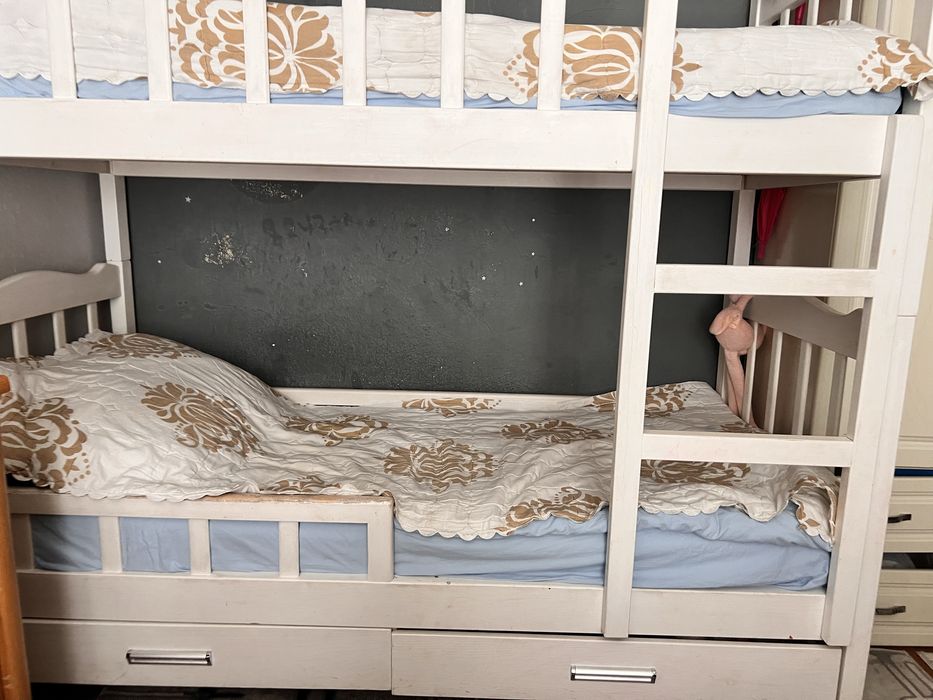 Продается 2 ярусная кровать состояния хорошая