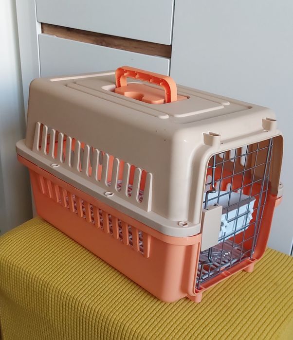 Продам переноску для кошек, новую.