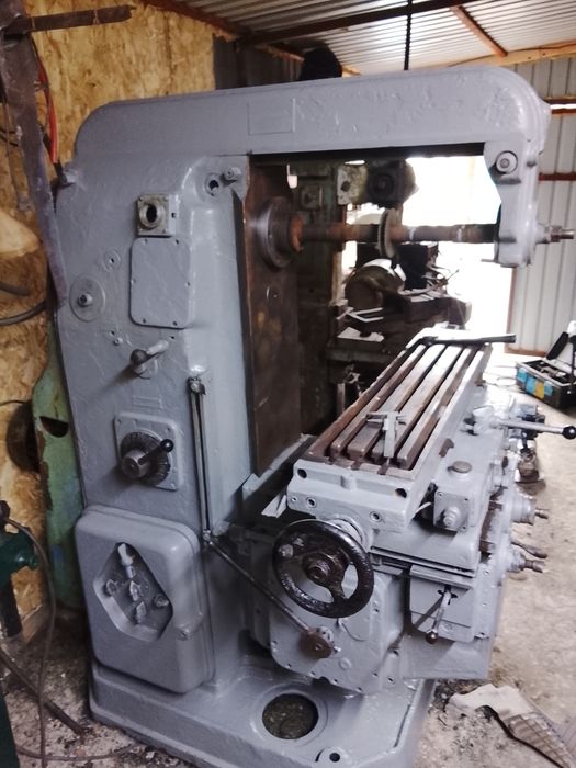 Продам фрезерный станок 6р80