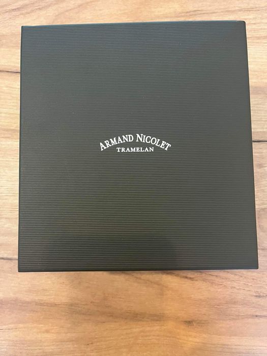 Швейцарски,мъжки часовник