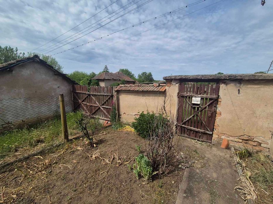 Продава се Къща в с. Бреница, Област Плевен - 145 кв.м за 113 €/кв.м - Снимка #3