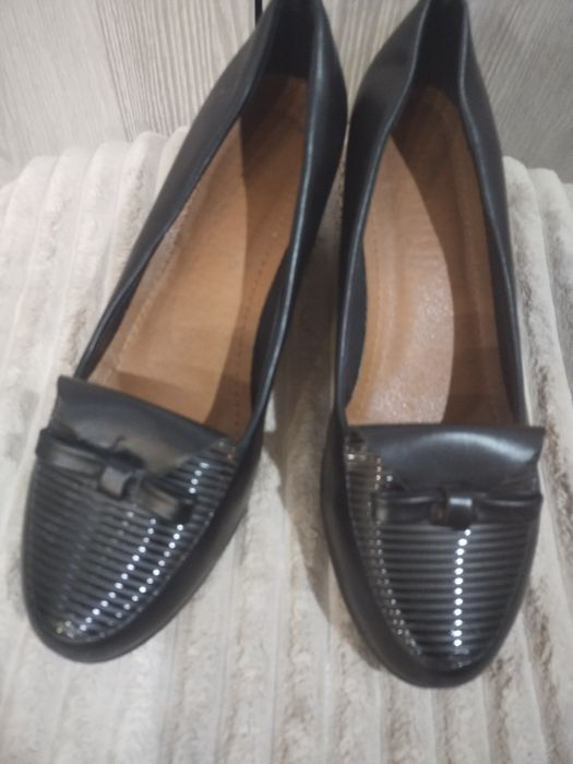 Продаю женские туфли .