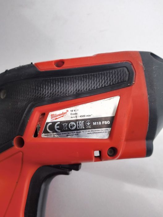Безчетков винтоверт за гипсокартон Milwaukee 18волта -Тяло