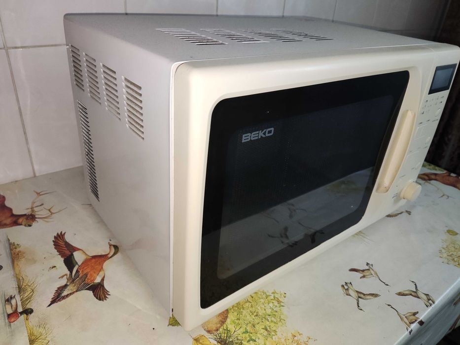 Микроволновая печь в рабочем состоянии